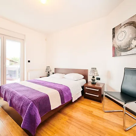 Stella Adria Apartment *